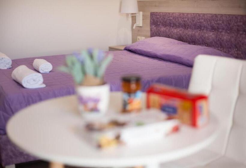 استودیوی استاندارد, Del Mar  Adults Only