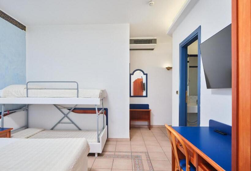Номер Стандарт Четырехместный Боковой Вид на Море, Ascot Riccione