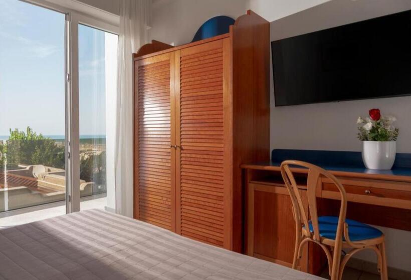 Номер Deluxe Вид на Море Боковой, Ascot Riccione