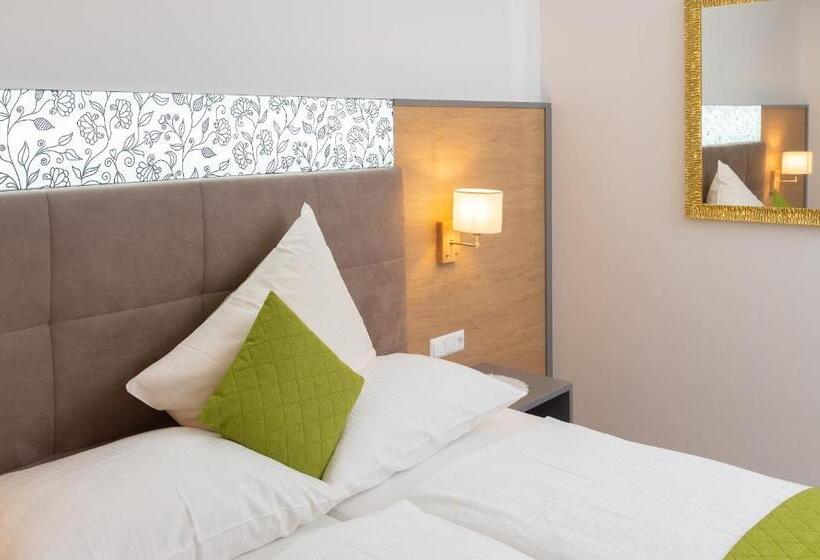 חדר סטנדרט עם מרפסת, Café Restaurant Matzelsdorfer Hof