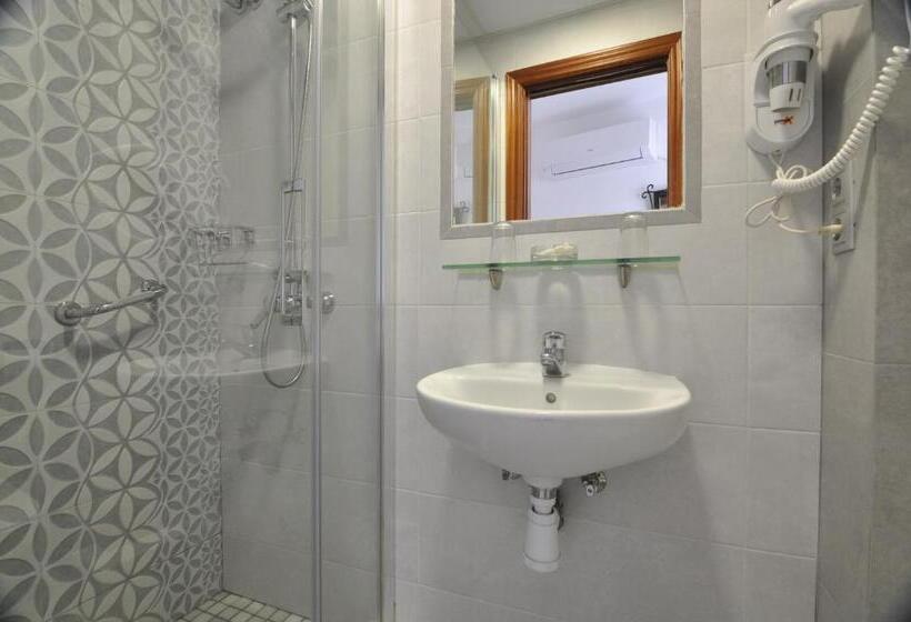 اتاق استاندارد یک نفره, Hostal Almanzor
