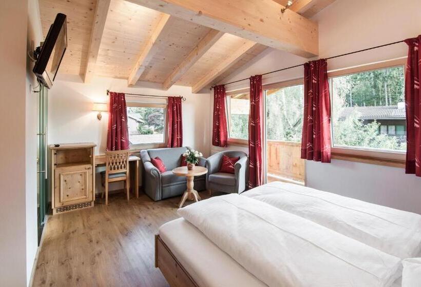 Студио Стандарт с Балконом, Landhotel Föhrenhof Ellmau