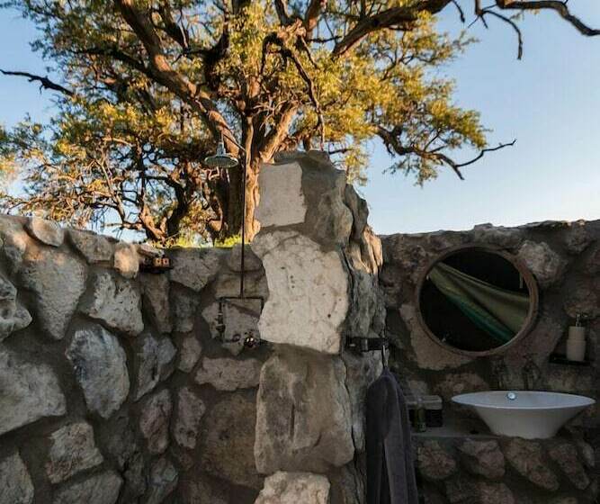 چادر با خدمات رفاهی لوکس, Nkwe Safari Lodge
