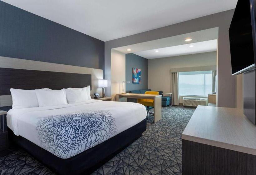 디럭스 스위트 킹 침대, La Quinta Inn & Suites By Wyndham Shorewood