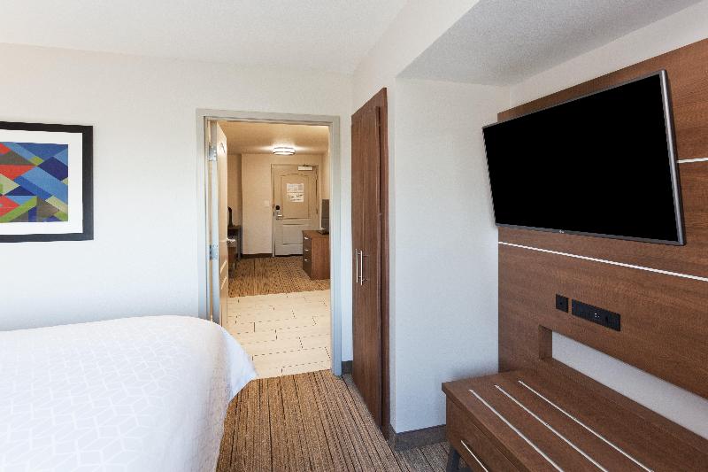适合残疾人士使用的带超级大床的标准间, Holiday Inn Express Rome East, An Ihg