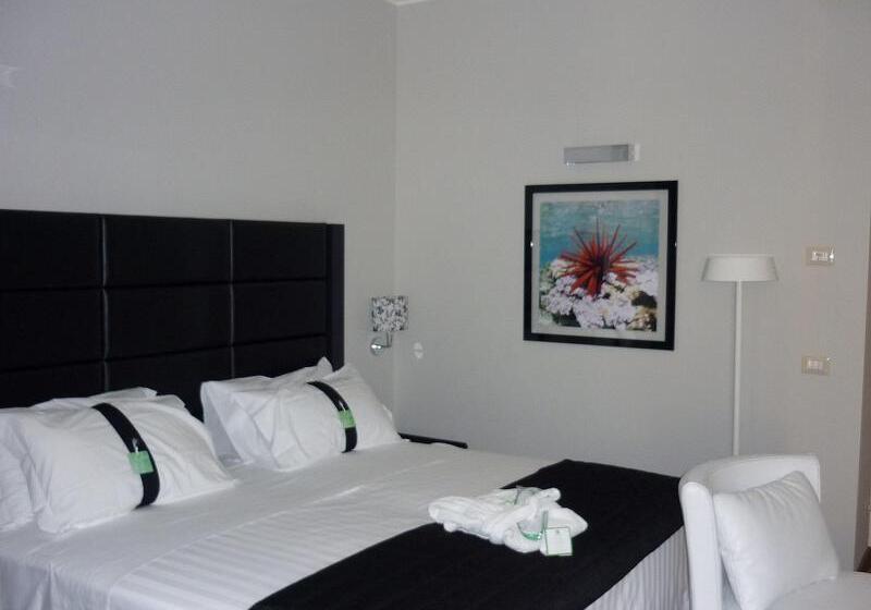 Standardzimmer Kingsize Bett, Holiday Inn Genoa City, An Ihg