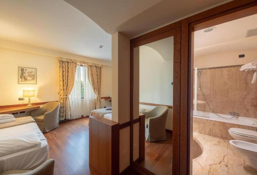 غرفة كلاسيكية ثلاثية, Valle Di Assisi Hotel & Spa