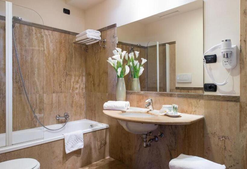Семейный Номер, Valle Di Assisi Hotel & Spa