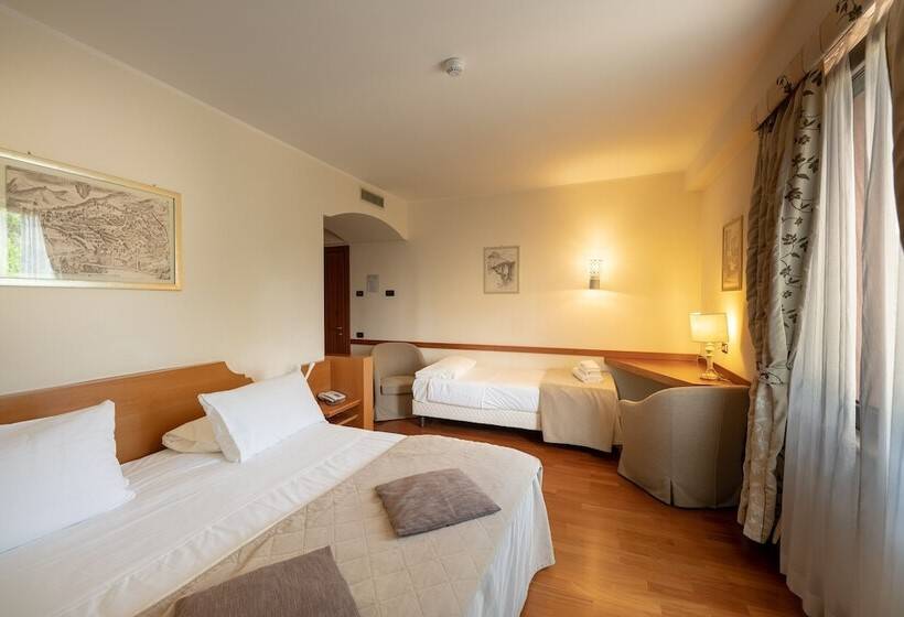 Семейный Номер, Valle Di Assisi Hotel & Spa