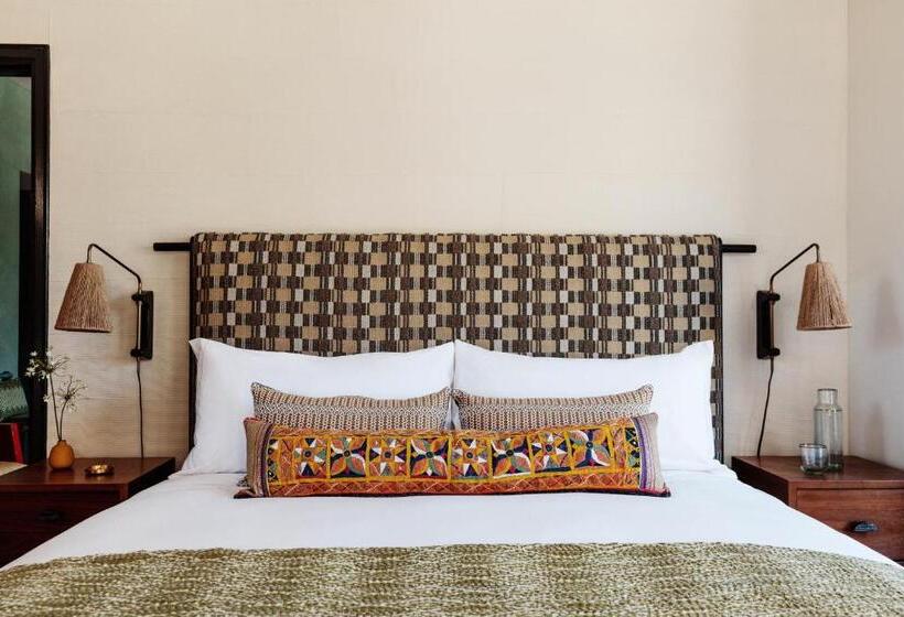 带城市景观和大床的豪华房间, Downtown Los Angeles Proper Hotel, A Member Of Design Hotels