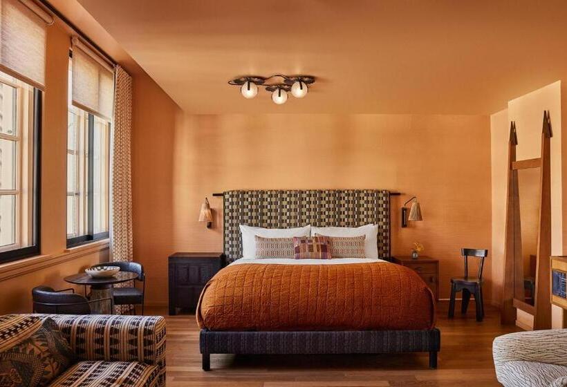 带大床的小型套房, Downtown Los Angeles Proper Hotel, A Member Of Design Hotels