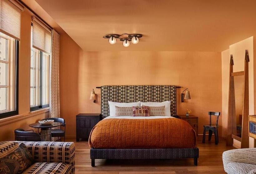 带大床的小型套房, Downtown Los Angeles Proper Hotel, A Member Of Design Hotels