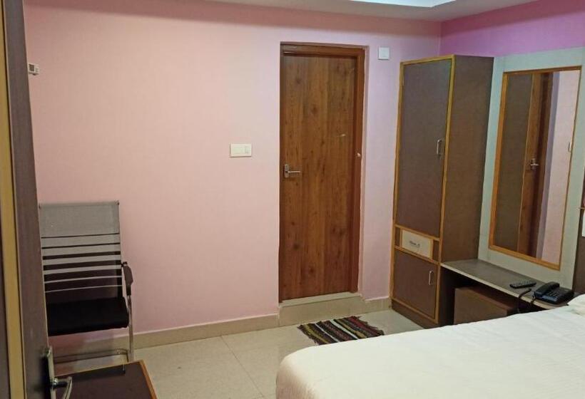 Номер Economy, Aarthi Residency