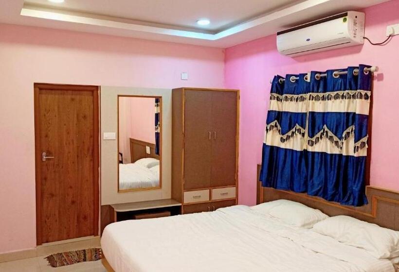 Номер Deluxe, Aarthi Residency