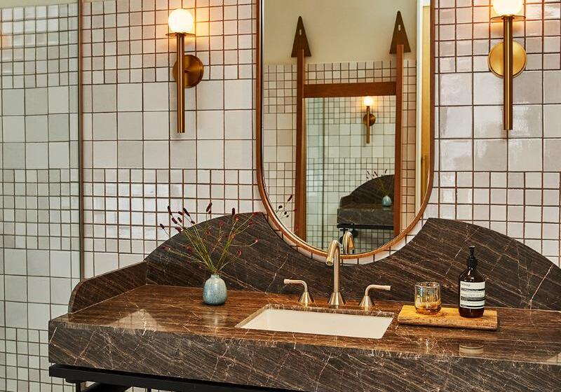 带城市景观和大床的豪华房间, Downtown Los Angeles Proper Hotel, A Member Of Design Hotels