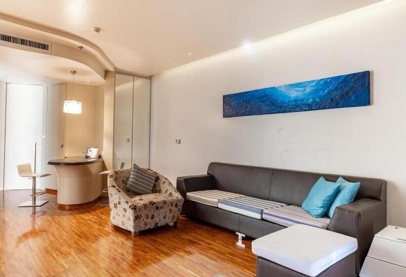 Superior suite with balcony, Baraquda Heeton Pattaya By Compass Hospitality