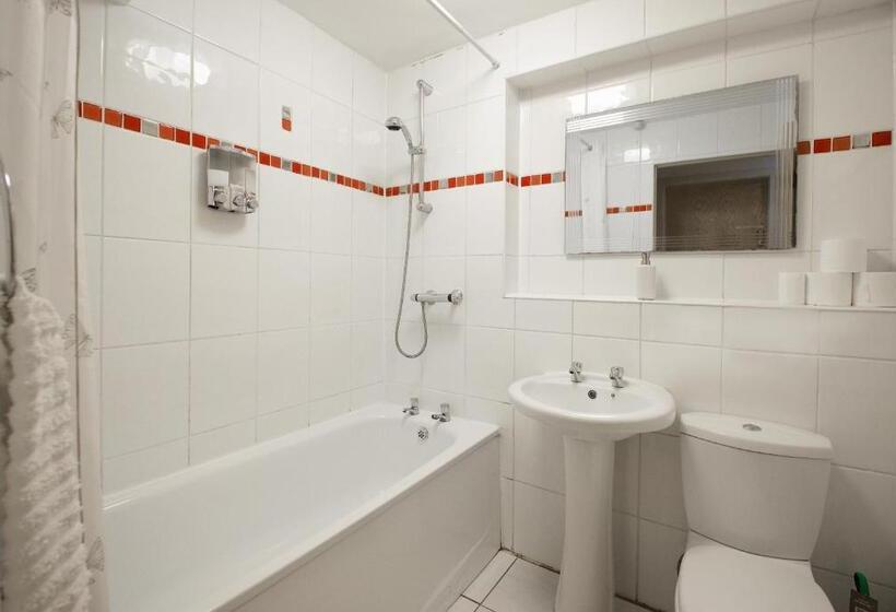 Номер Economy, Liverpool City Centre Private Rooms Including Smart Tvs   With Shared Bathroom