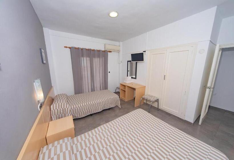 Номер Стандарт Трехместный, Hostal Virginia