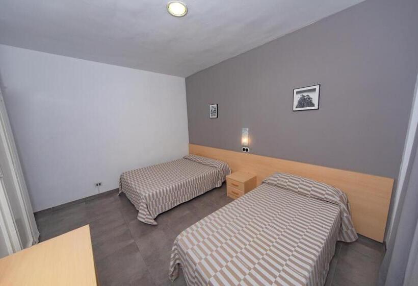 Номер Стандарт Трехместный, Hostal Virginia