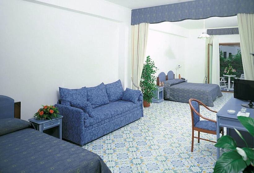 اتاق استاندارد سه نفره, Club Residence Martinica