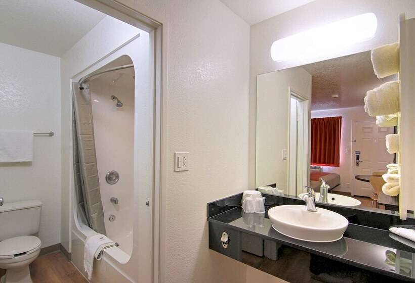 Номер Deluxe, Motel 6 Old Town Scottsdale Fashion Square