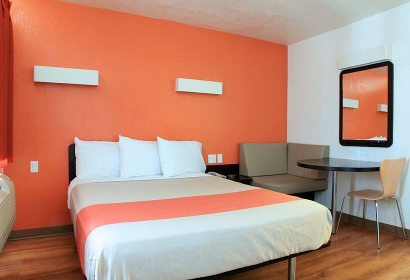 Номер Deluxe, Motel 6 Old Town Scottsdale Fashion Square