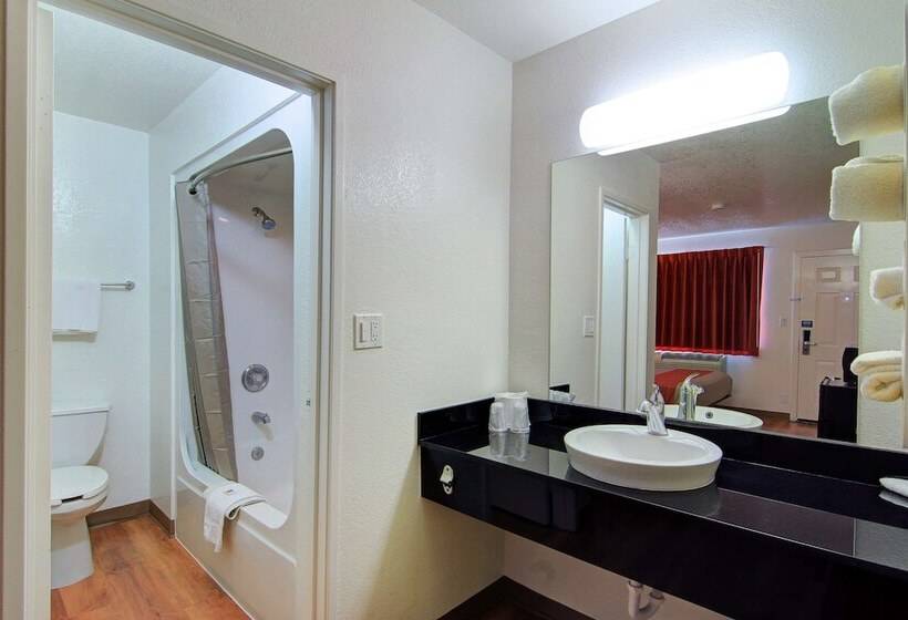 Четырехместный номер Премиум, Motel 6 Old Town Scottsdale Fashion Square