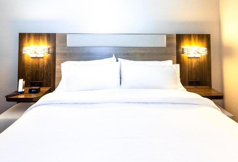Номер Стандарт Кровать Кинг Адаптированный для Инвалидов, Holiday Inn Express & Suites   Harrisonburg University Area , An Ihg