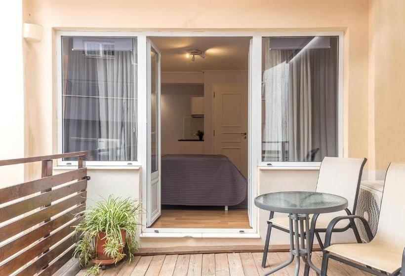 استودیوی استاندارد, Urbanstay