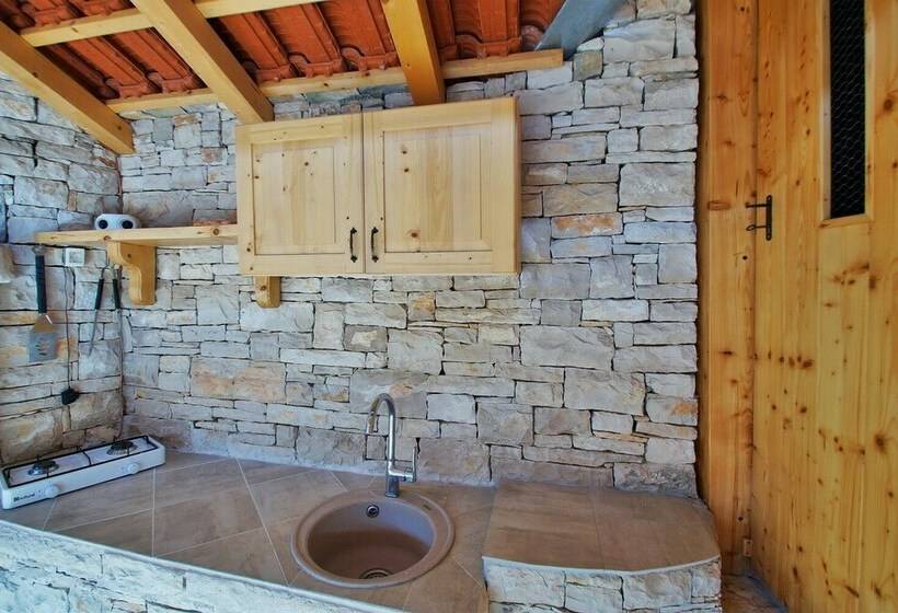 Дом 2 Спальни, Stone House Mia   Prihonja