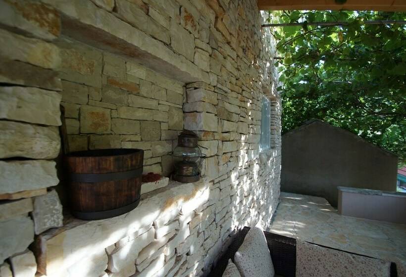 Дом 2 Спальни, Stone House Mia   Prihonja