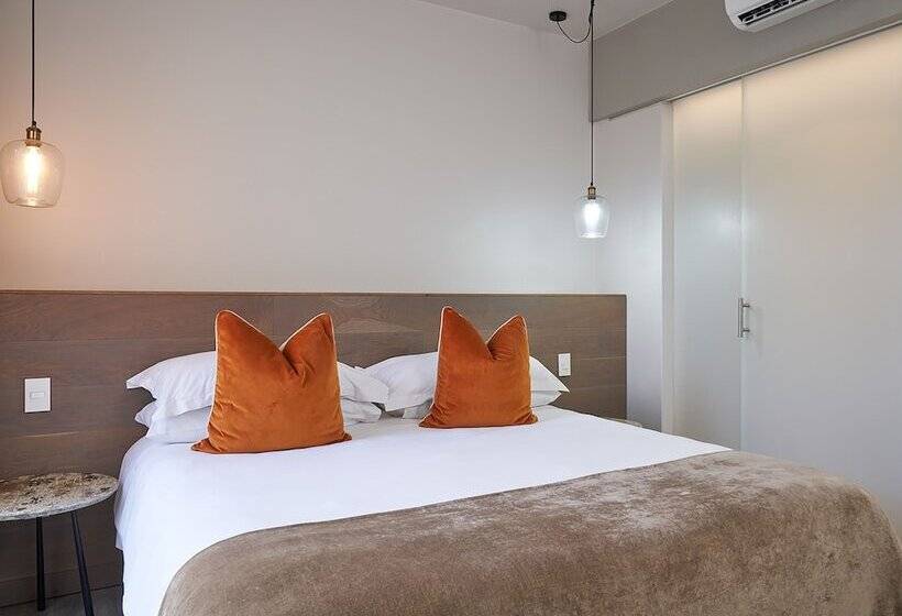 اتاق استاندارد, Aha The Rex