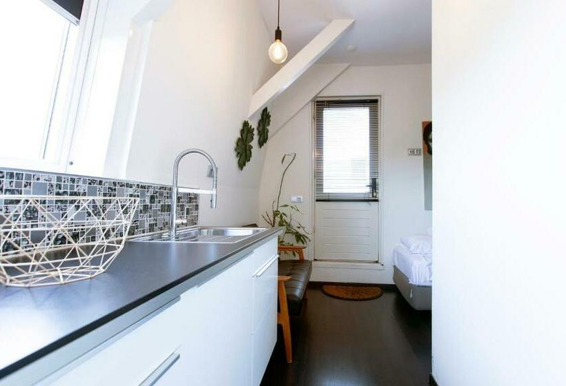سوییت لوکس, Quentin Amsterdam