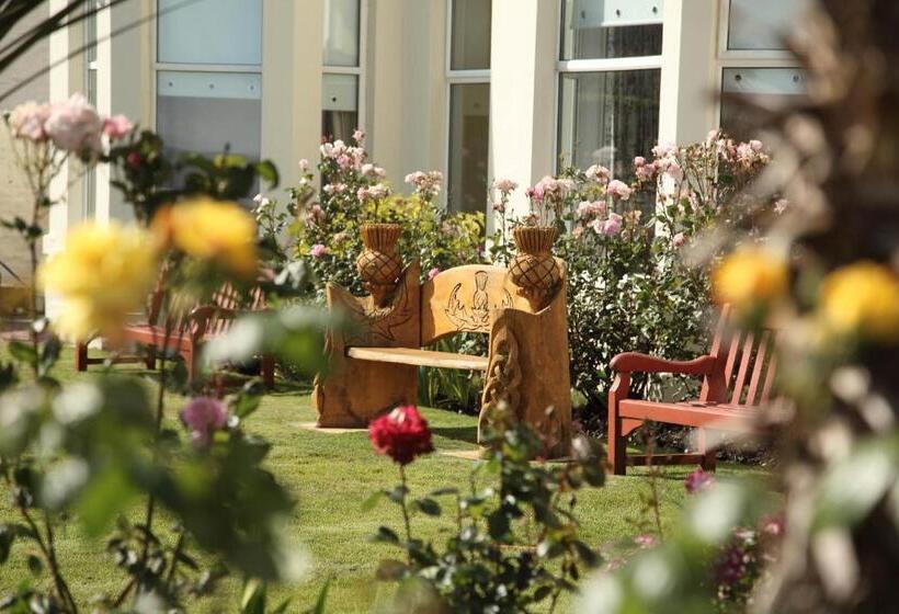 اتاق لوکس با چشم‌انداز دریا, Sge Esplanade