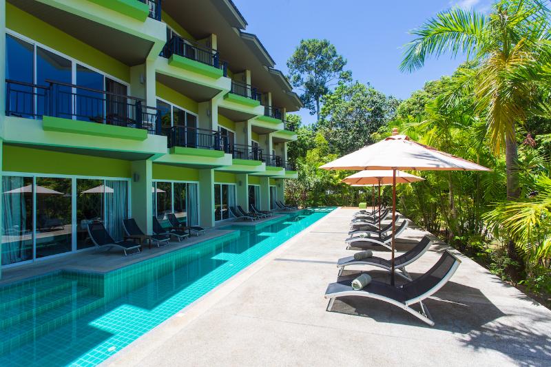 اتاق لوکس با چشم‌انداز استخر, Panalee Koh Samui Resort
