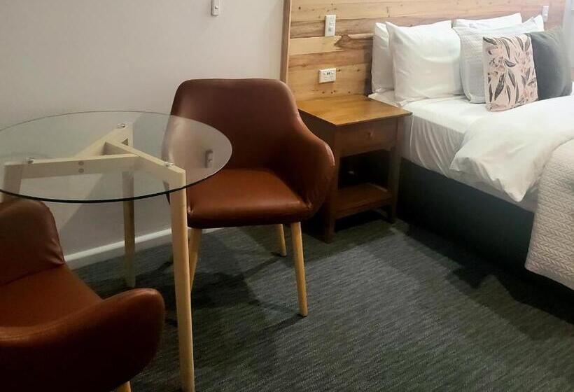 اتاق سوپریور با تخت دو نفره بزرگ, Roydons Motor Inn