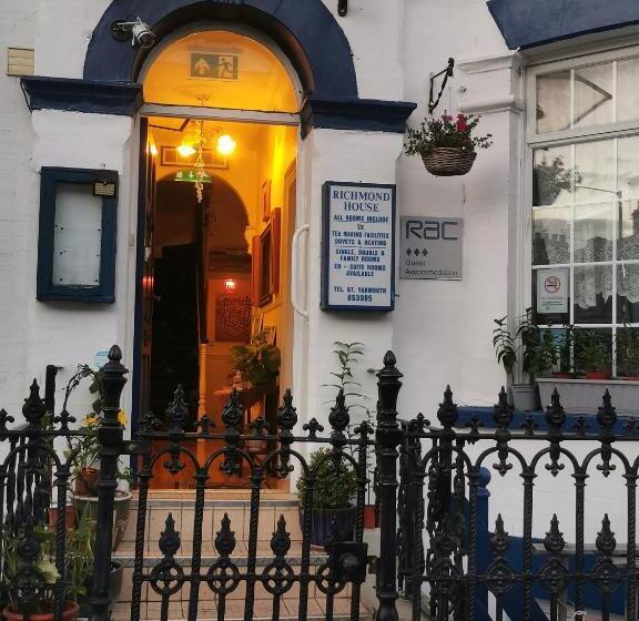اتاق استاندارد چهار تخته, Richmond House