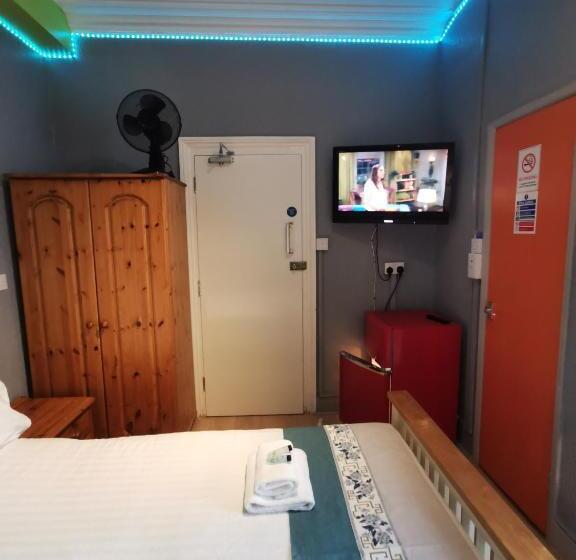 اتاق استاندارد چهار تخته, Richmond House