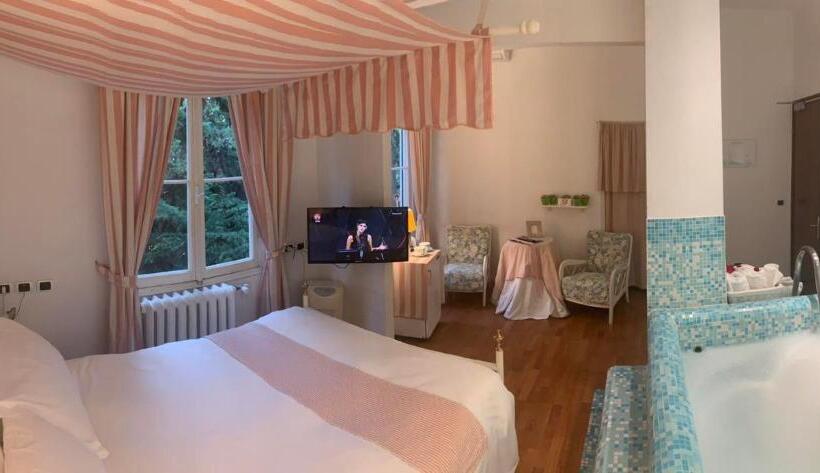 اتاق لوکس, Eveline 2   Piscina Privata O Jacuzzi