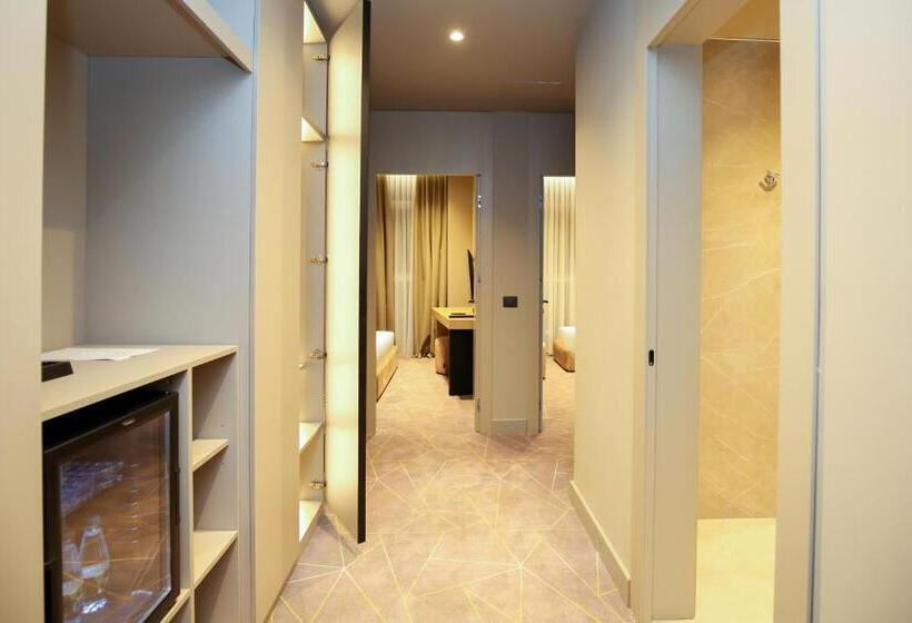 디럭스 패밀리 룸, The Central View Boutique