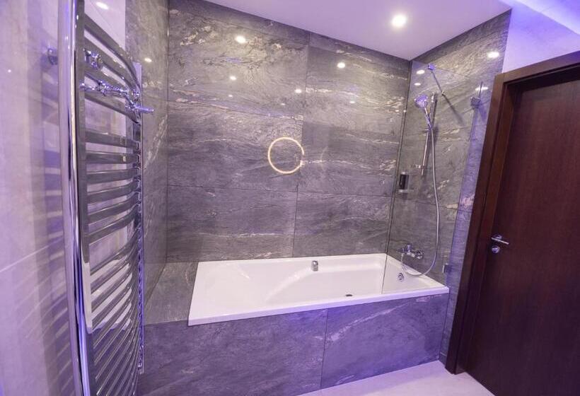 Полулюкс, Tisia Hotel & Spa