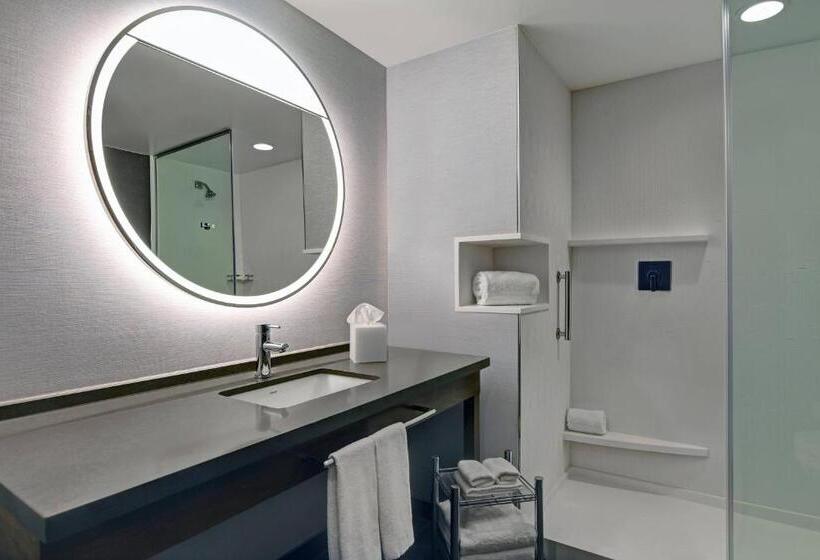 اتاق استاندارد با تخت بزرگ, Courtyard By Marriott Manhattan Aggieville