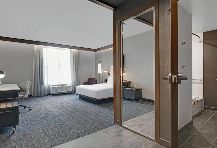 اتاق استاندارد با تخت بزرگ, Courtyard By Marriott Manhattan Aggieville