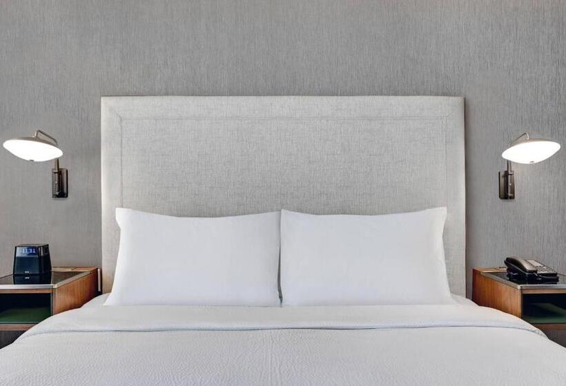 اتاق استاندارد با تخت بزرگ, Courtyard By Marriott Manhattan Aggieville