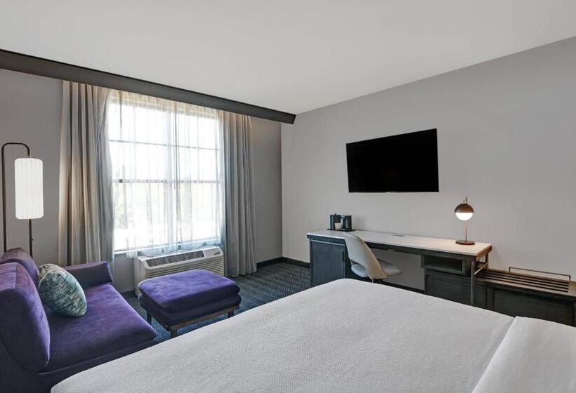 اتاق استاندارد با تخت بزرگ, Courtyard By Marriott Manhattan Aggieville