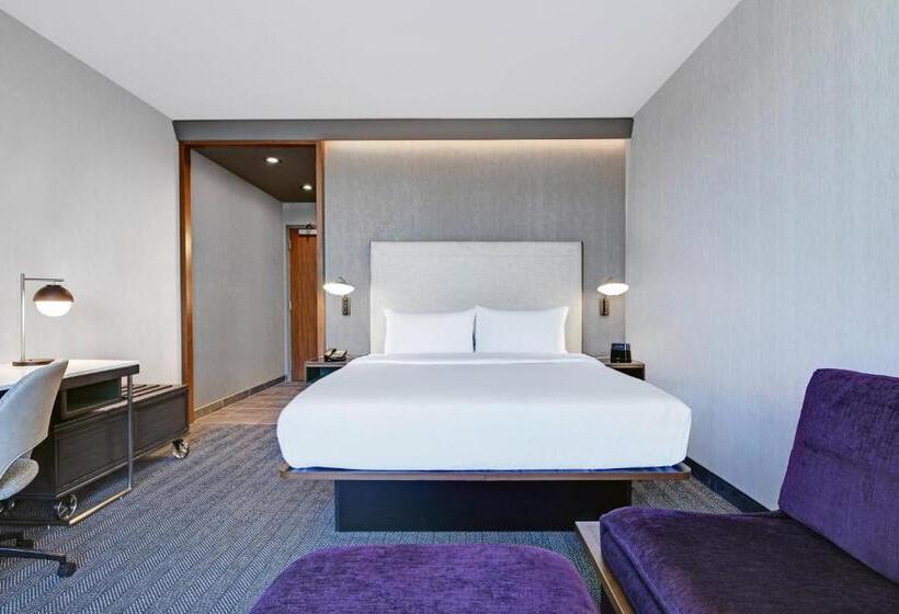 اتاق استاندارد با تخت بزرگ, Courtyard By Marriott Manhattan Aggieville