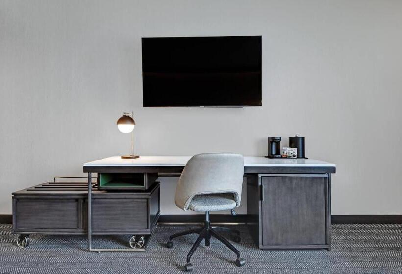 اتاق دلوکس مخصوص معلولین, Courtyard By Marriott Manhattan Aggieville