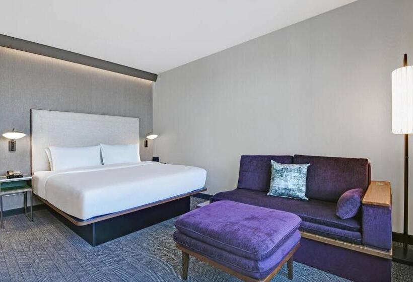 اتاق دلوکس مخصوص معلولین, Courtyard By Marriott Manhattan Aggieville