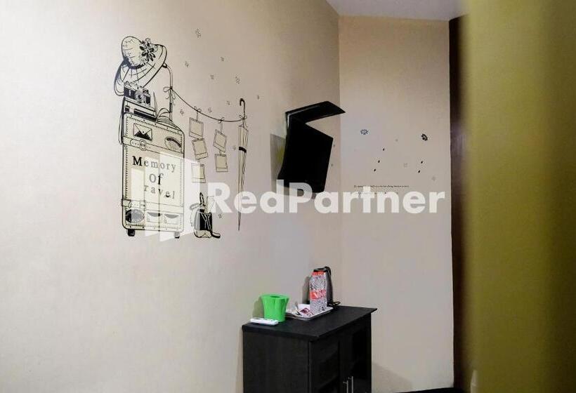 Номер Superior, Reddoorz At Sparkling Hotel Surabaya