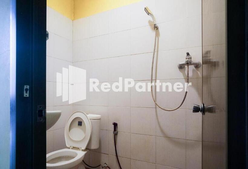 Номер Superior, Reddoorz At Sparkling Hotel Surabaya